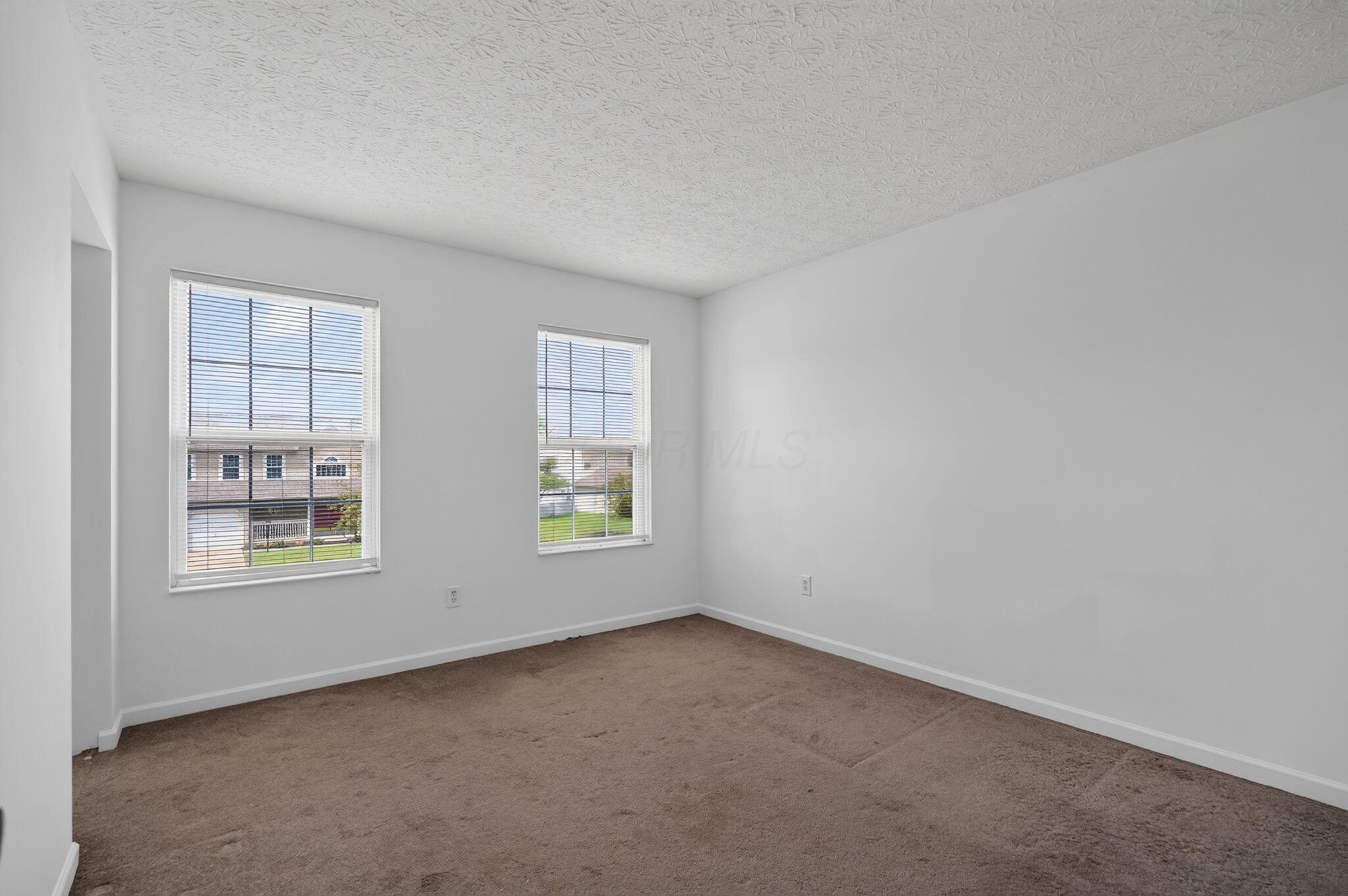 156 Knights Bridge Drive E