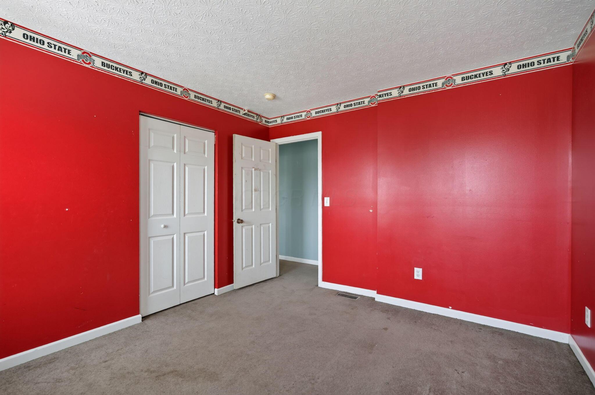 156 Knights Bridge Drive E
