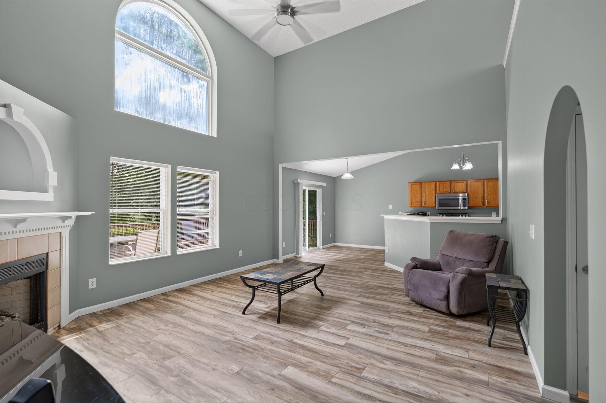 156 Knights Bridge Drive E