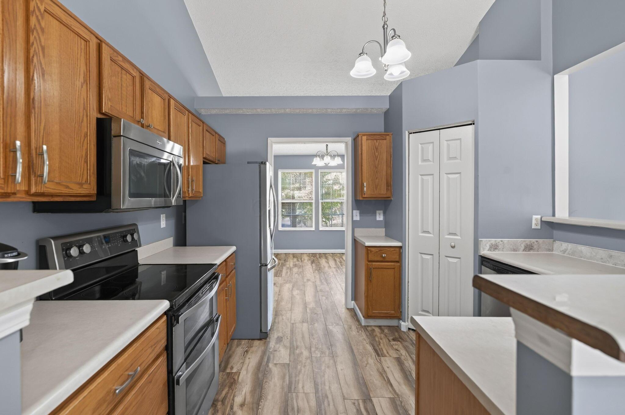 156 Knights Bridge Drive E