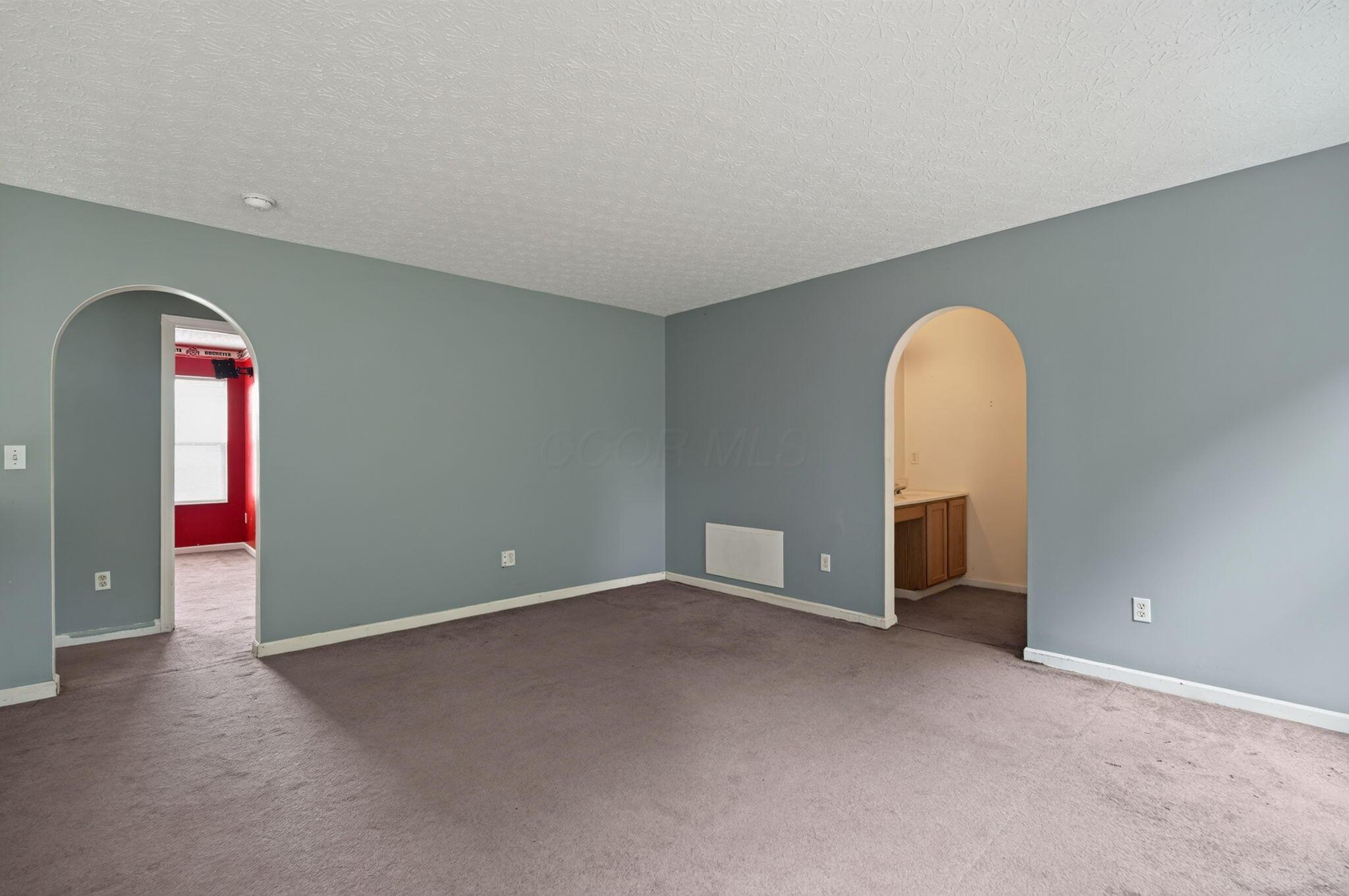 156 Knights Bridge Drive E