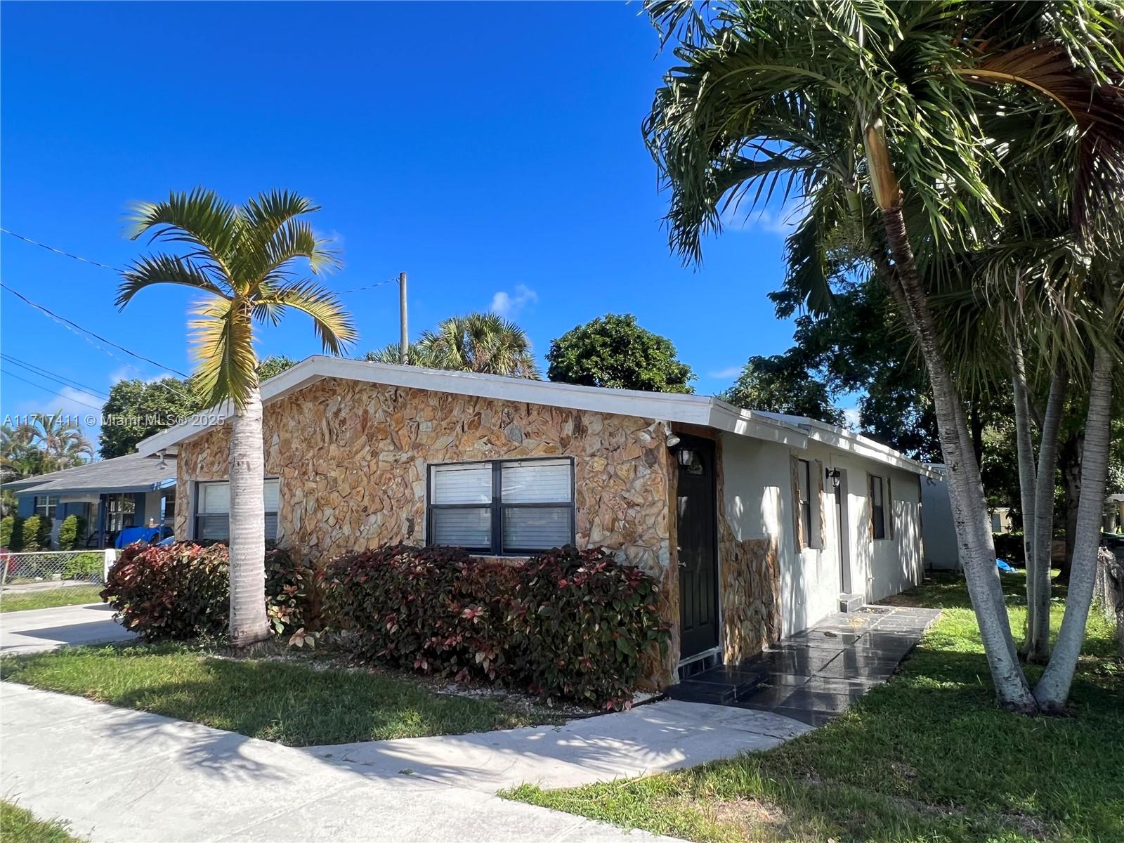 113 NW 13th Ave Unit: Front