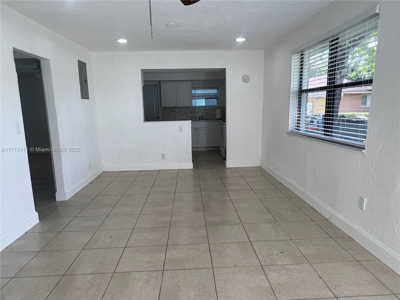 113 NW 13th Ave Unit: Front
