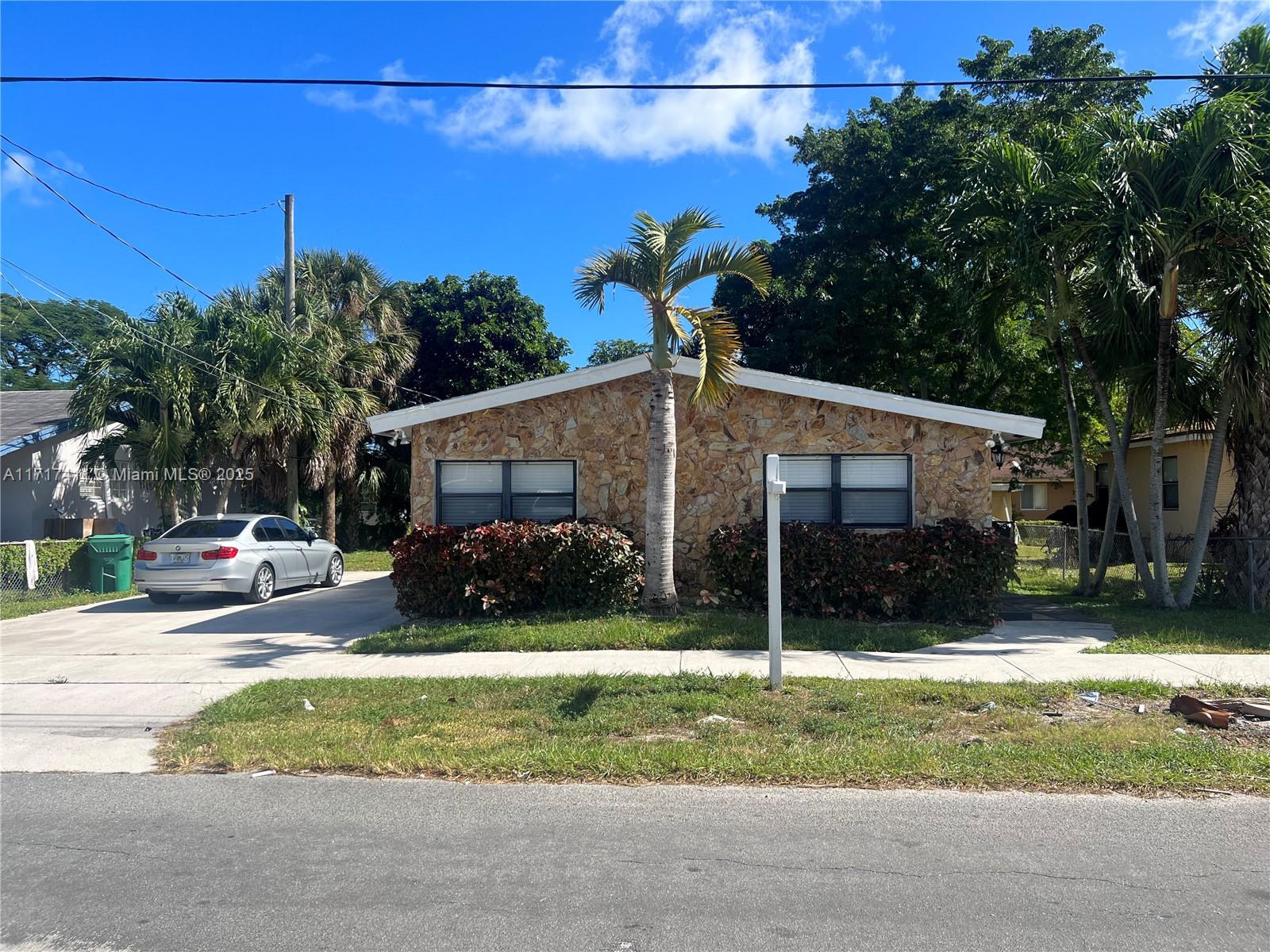 113 NW 13th Ave Unit: Front