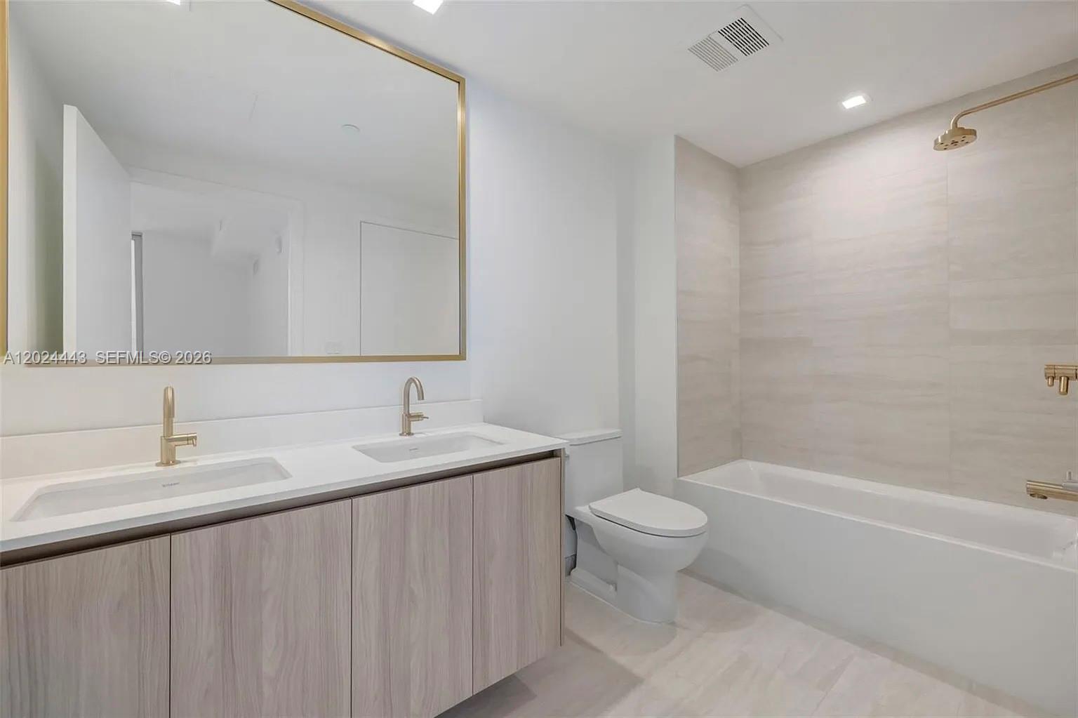 77 SE 5th st # 2305