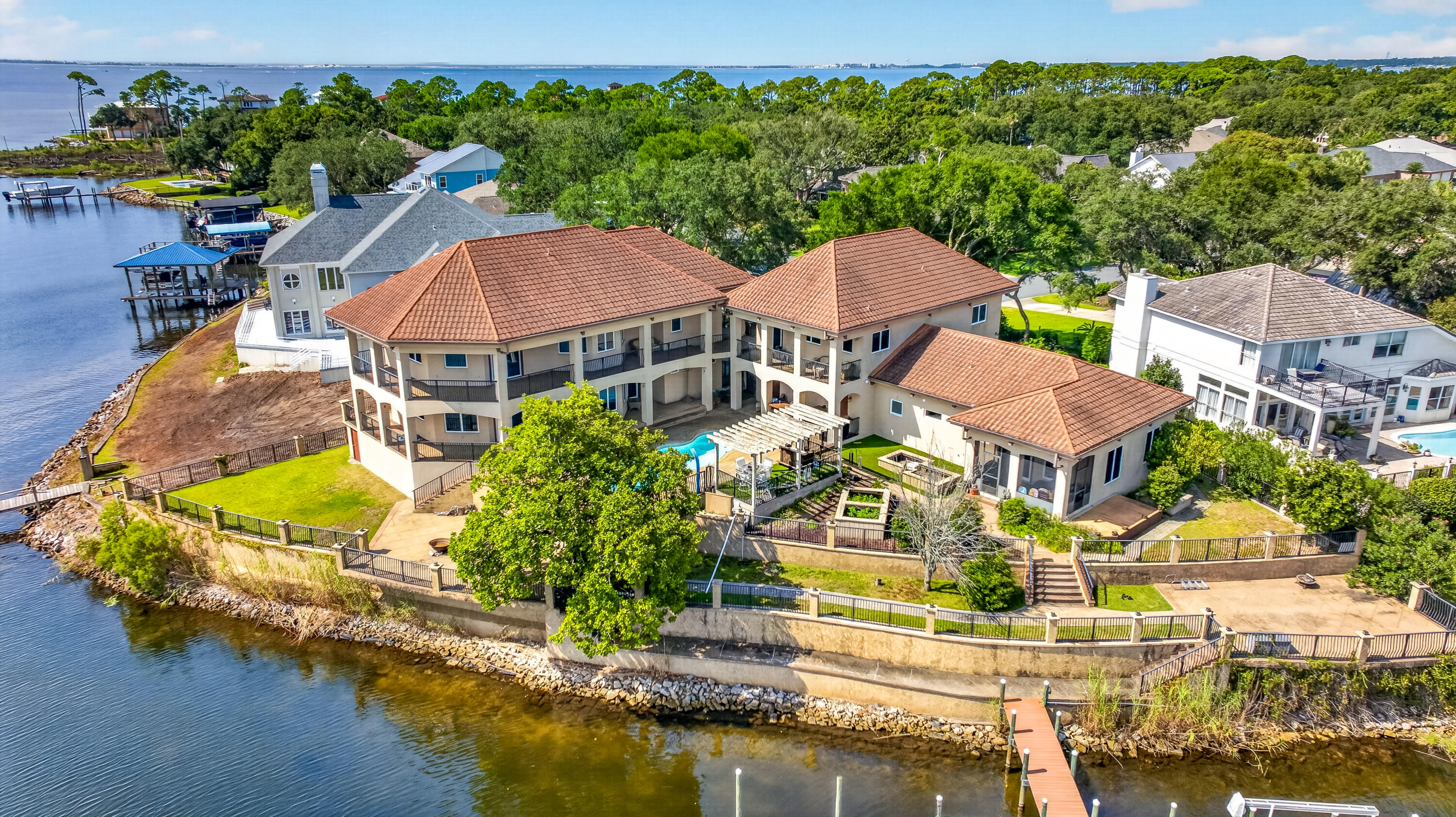 781 Boulevard Of The Champions
