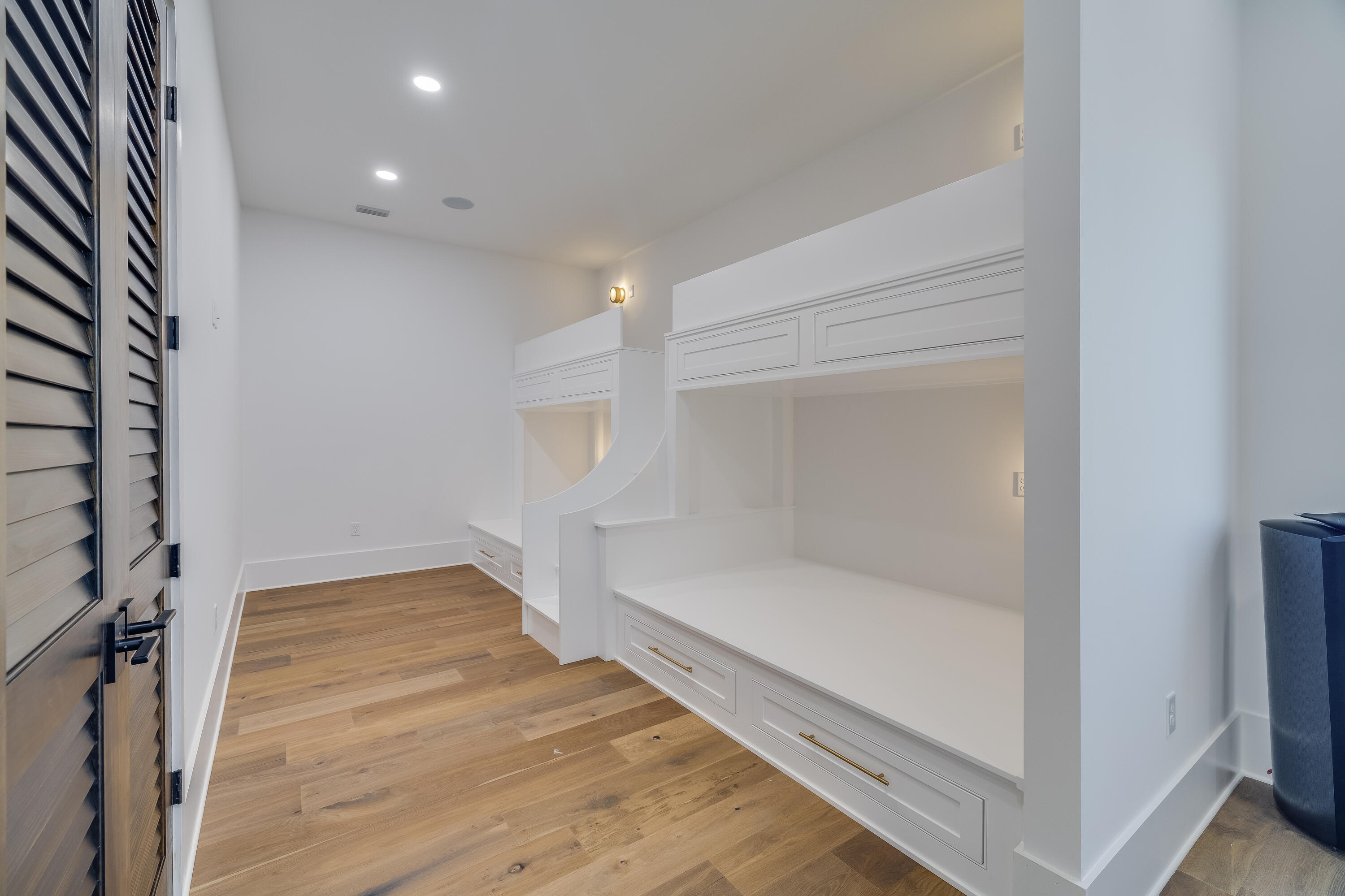 602 Lagoon Dr Drive