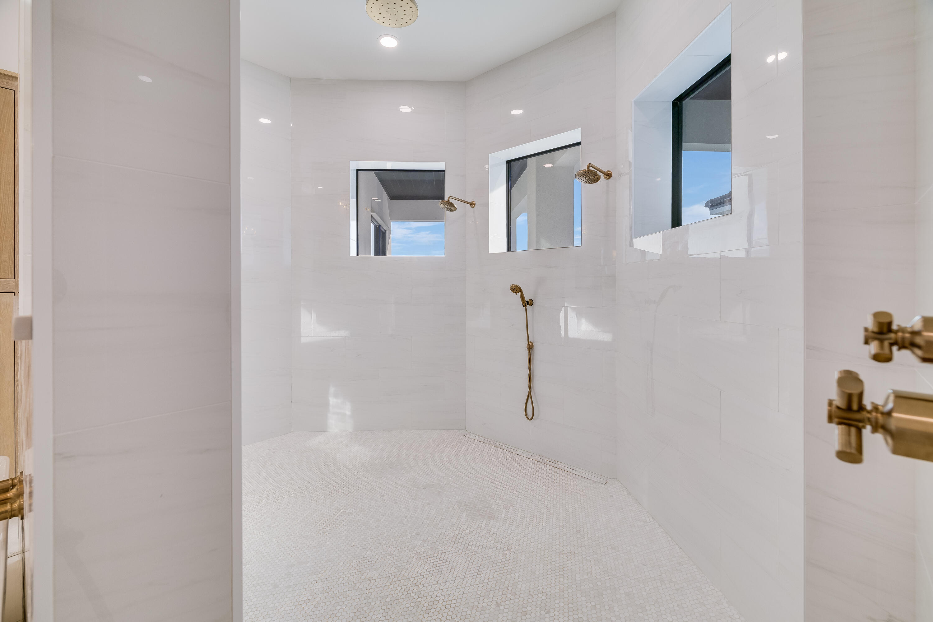 602 Lagoon Dr Drive