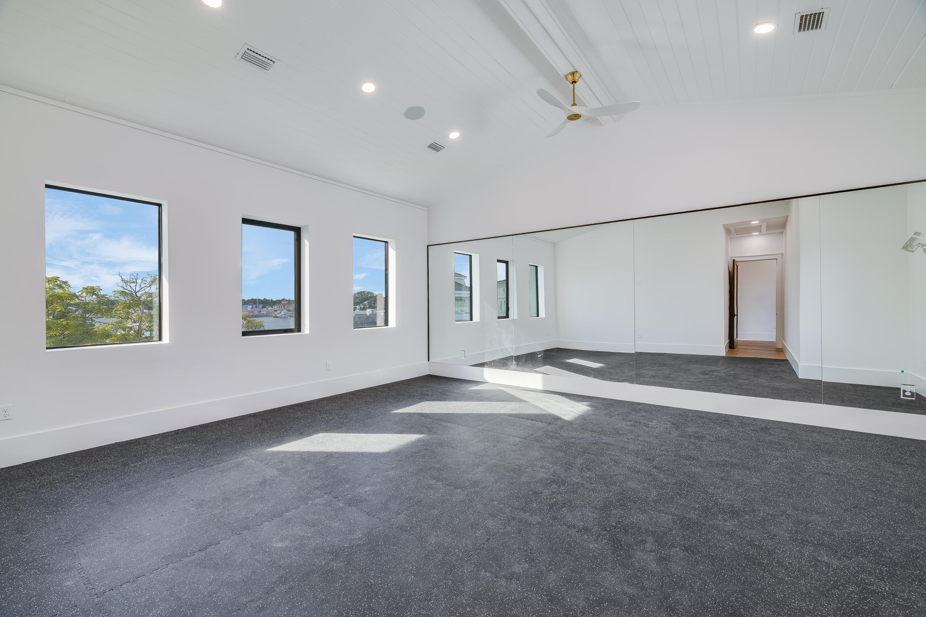 602 Lagoon Dr Drive