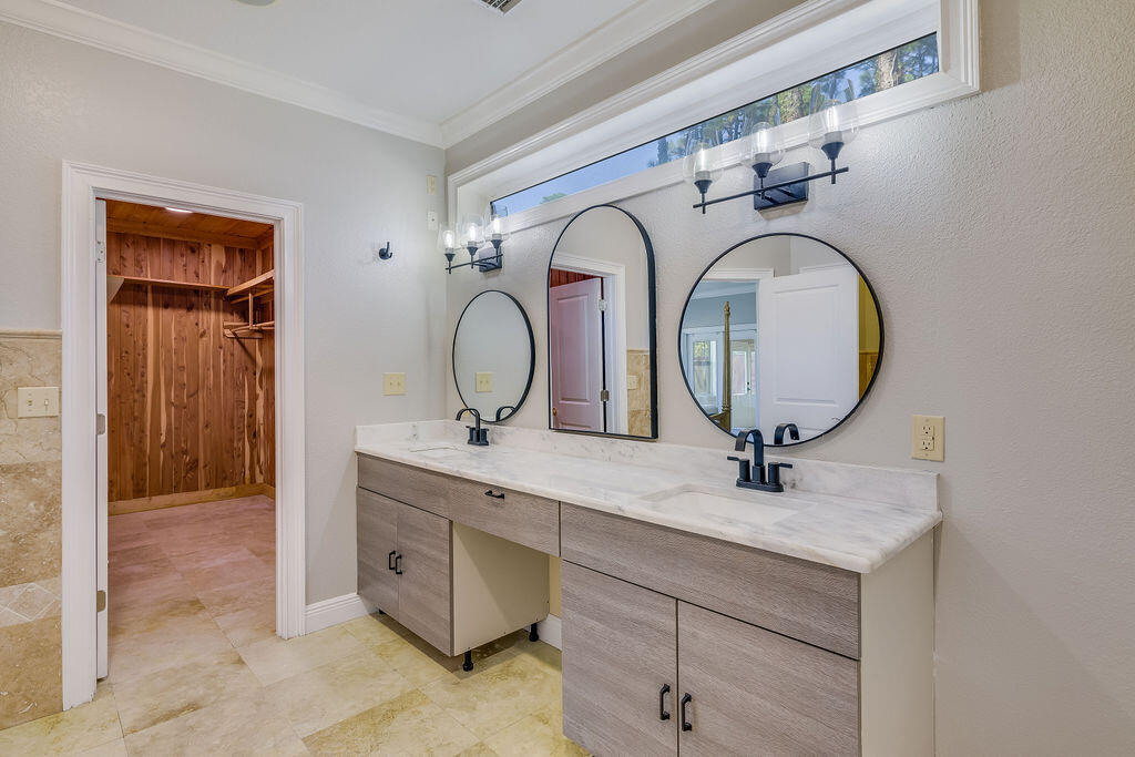 523 Woodland Bayou Drive