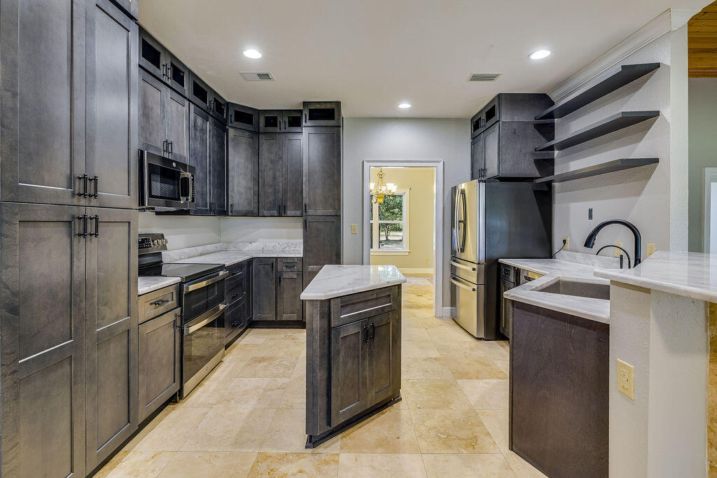 523 Woodland Bayou Drive