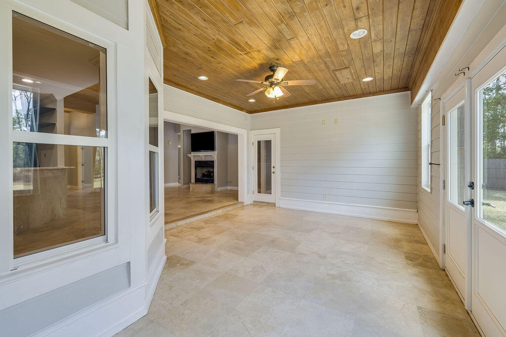 523 Woodland Bayou Drive