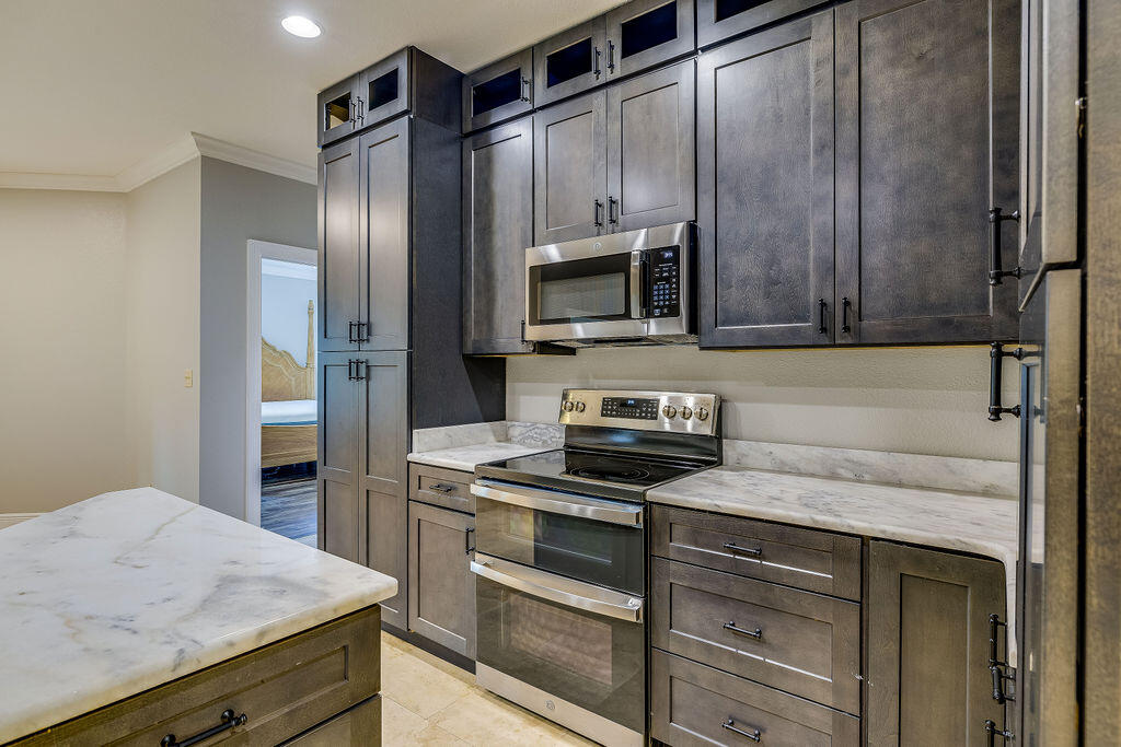 523 Woodland Bayou Drive