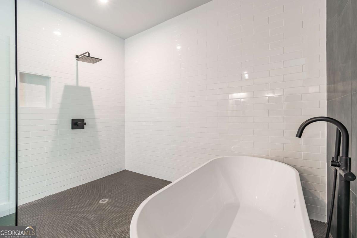 6008 Tradewinds Cove