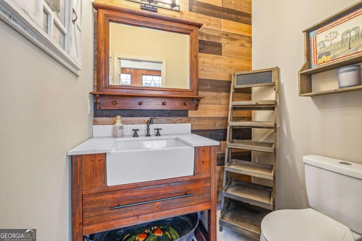 195 Skunk Hollow Road