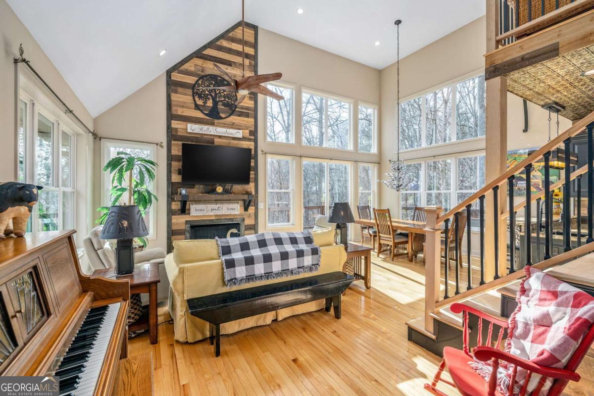 195 Skunk Hollow Road