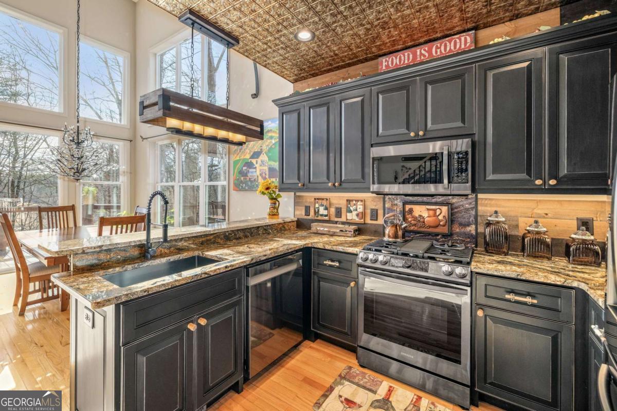 195 Skunk Hollow Road