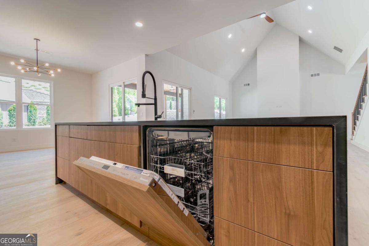 6004 Hemingway Lane