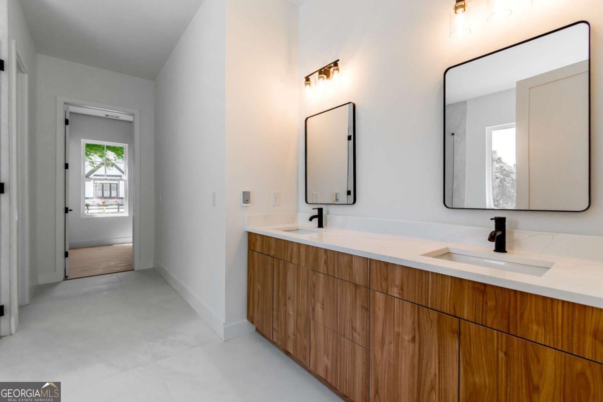 6004 Hemingway Lane