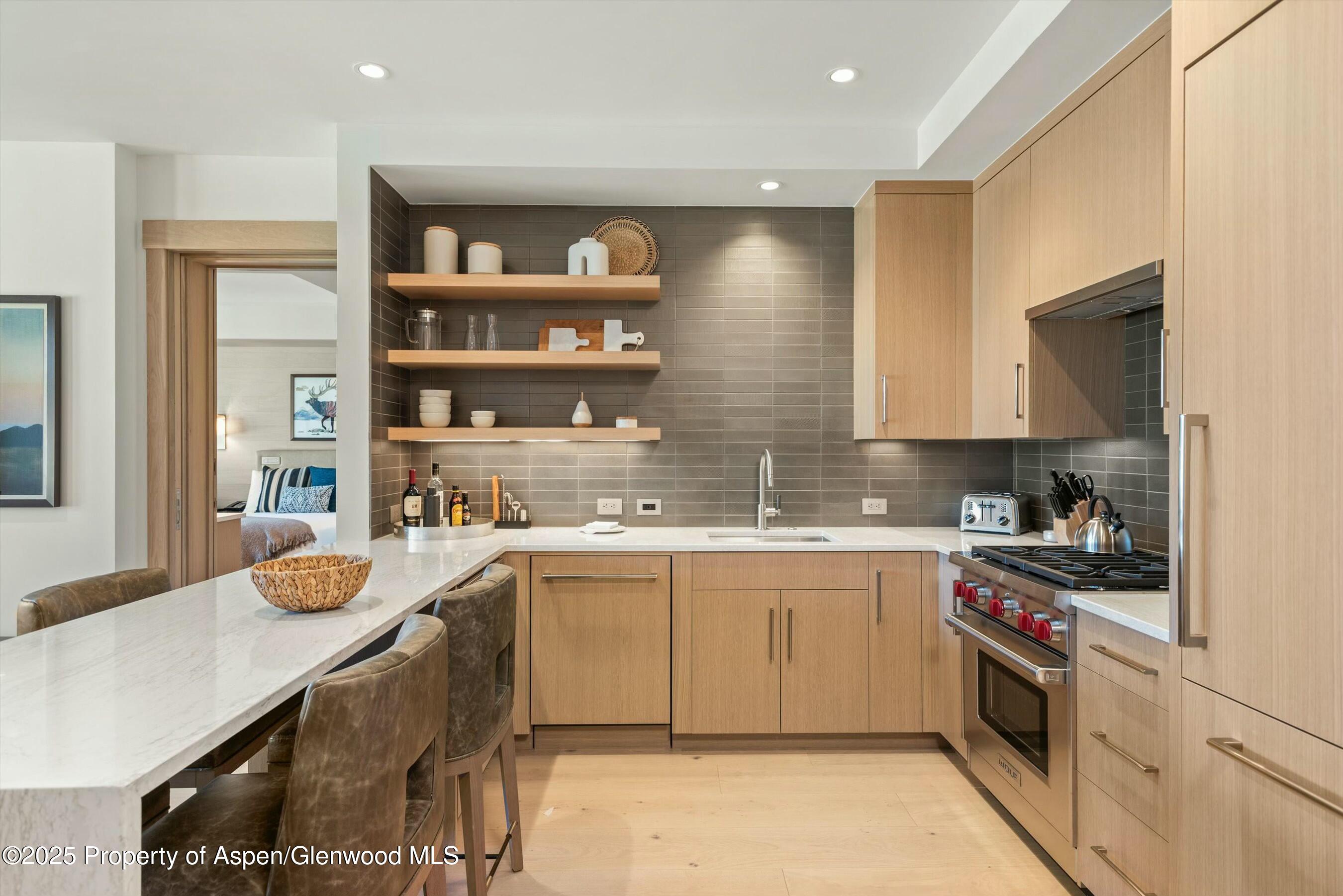 130 Wood Road, 560-562