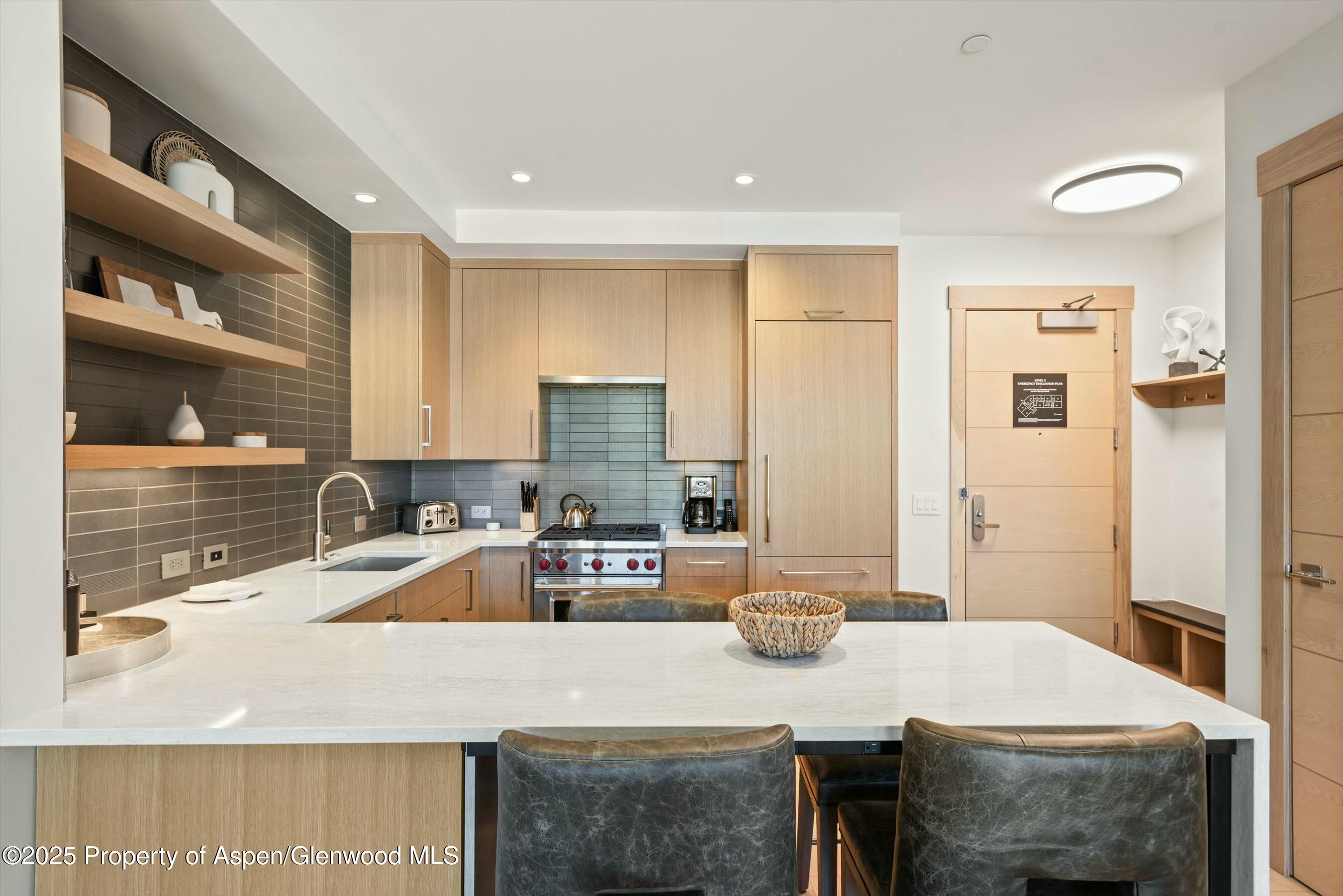 130 Wood Road, 560-562