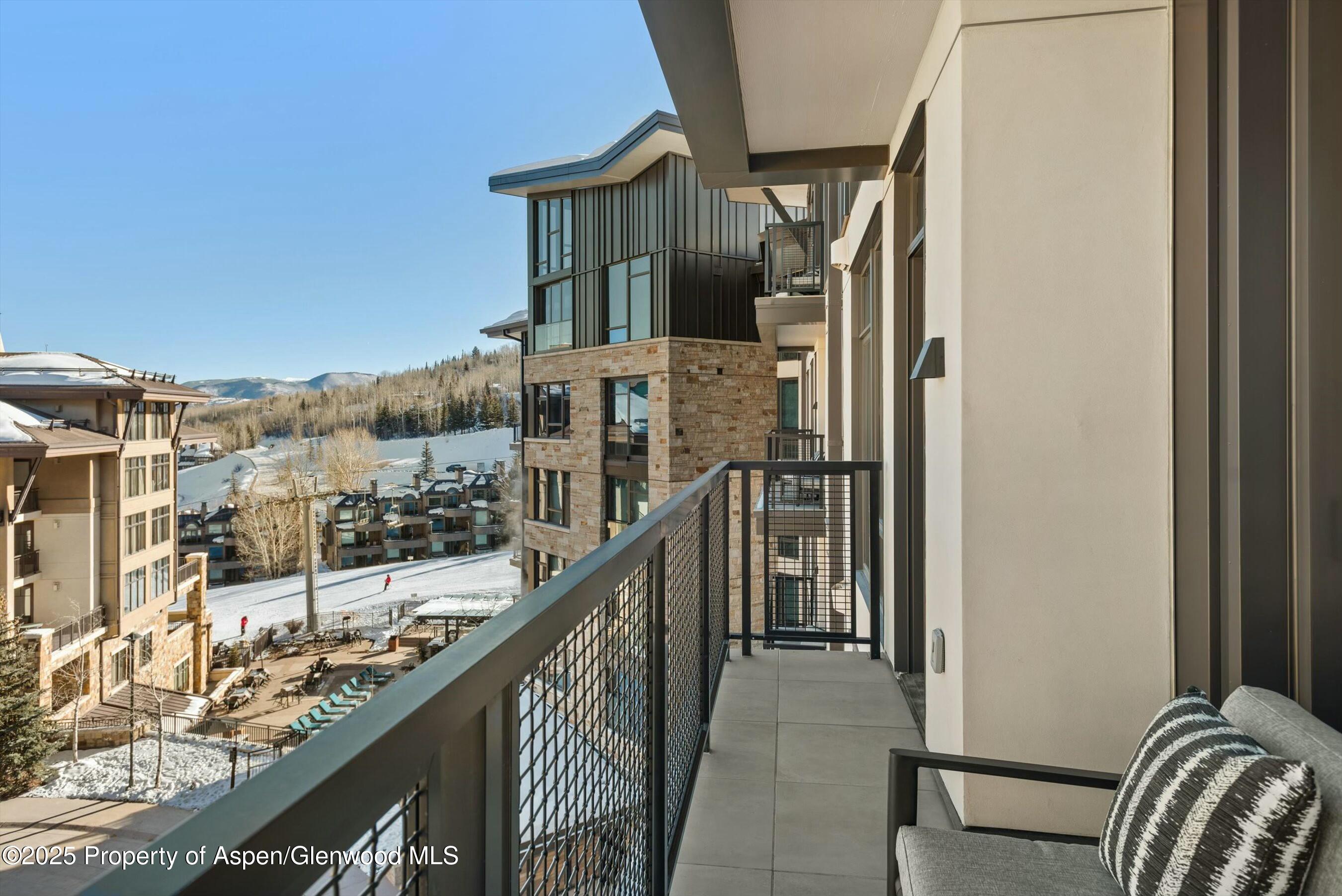 130 Wood Road, 560-562