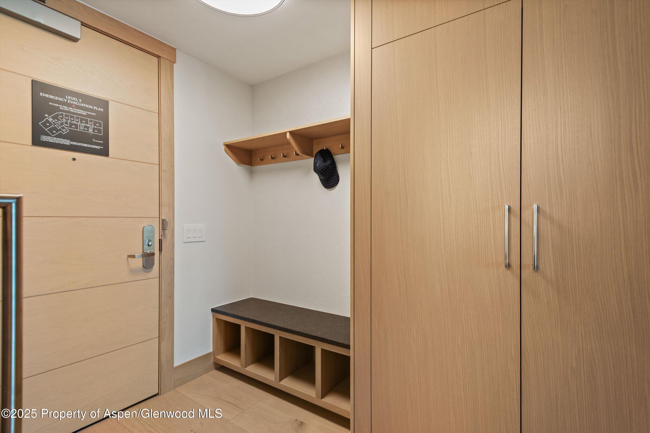 130 Wood Road 560-562