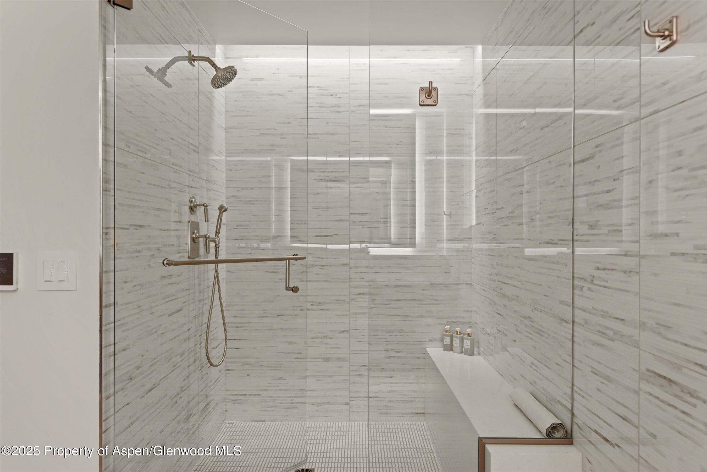 130 Wood Road 560-562