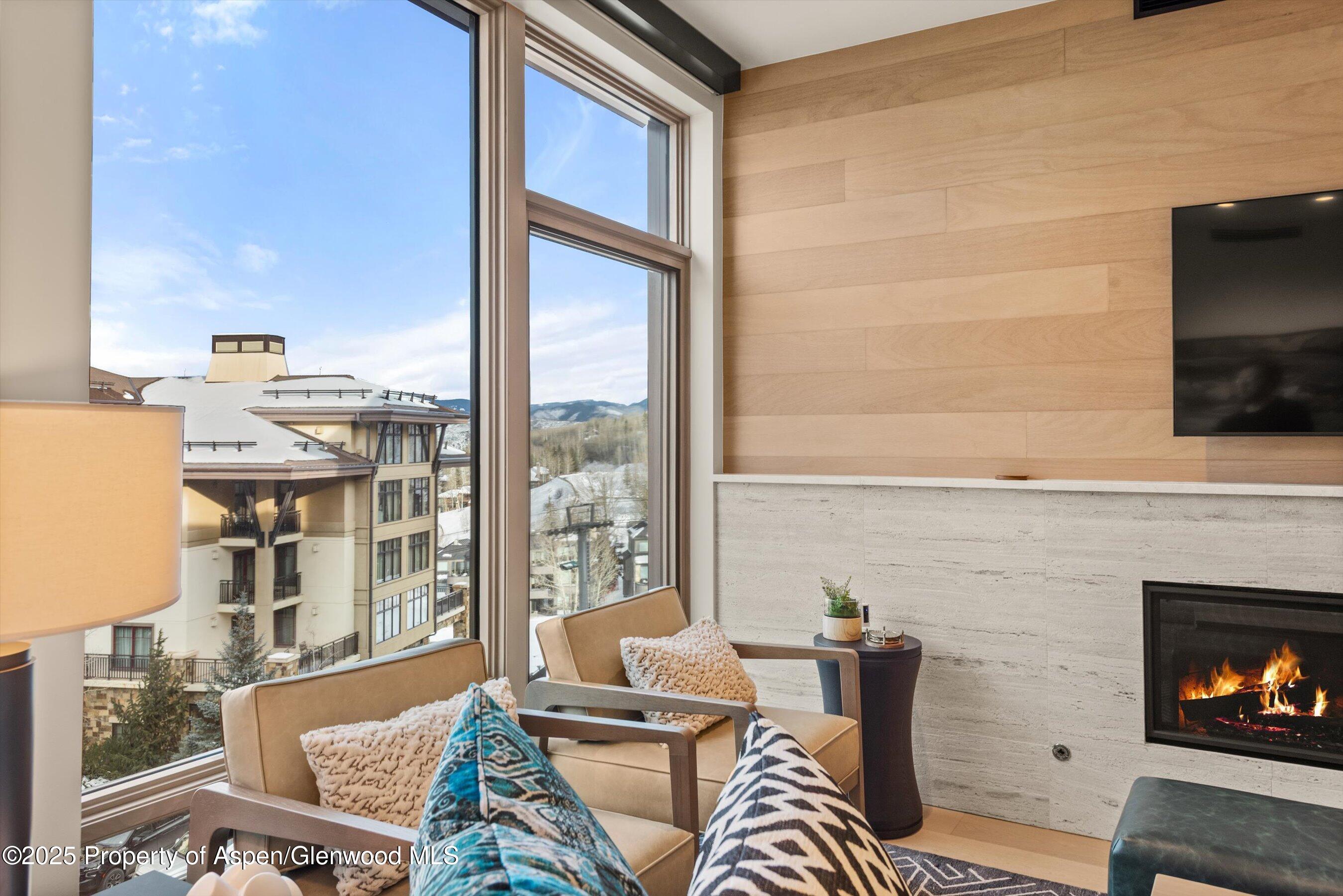 130 Wood Road 560-562