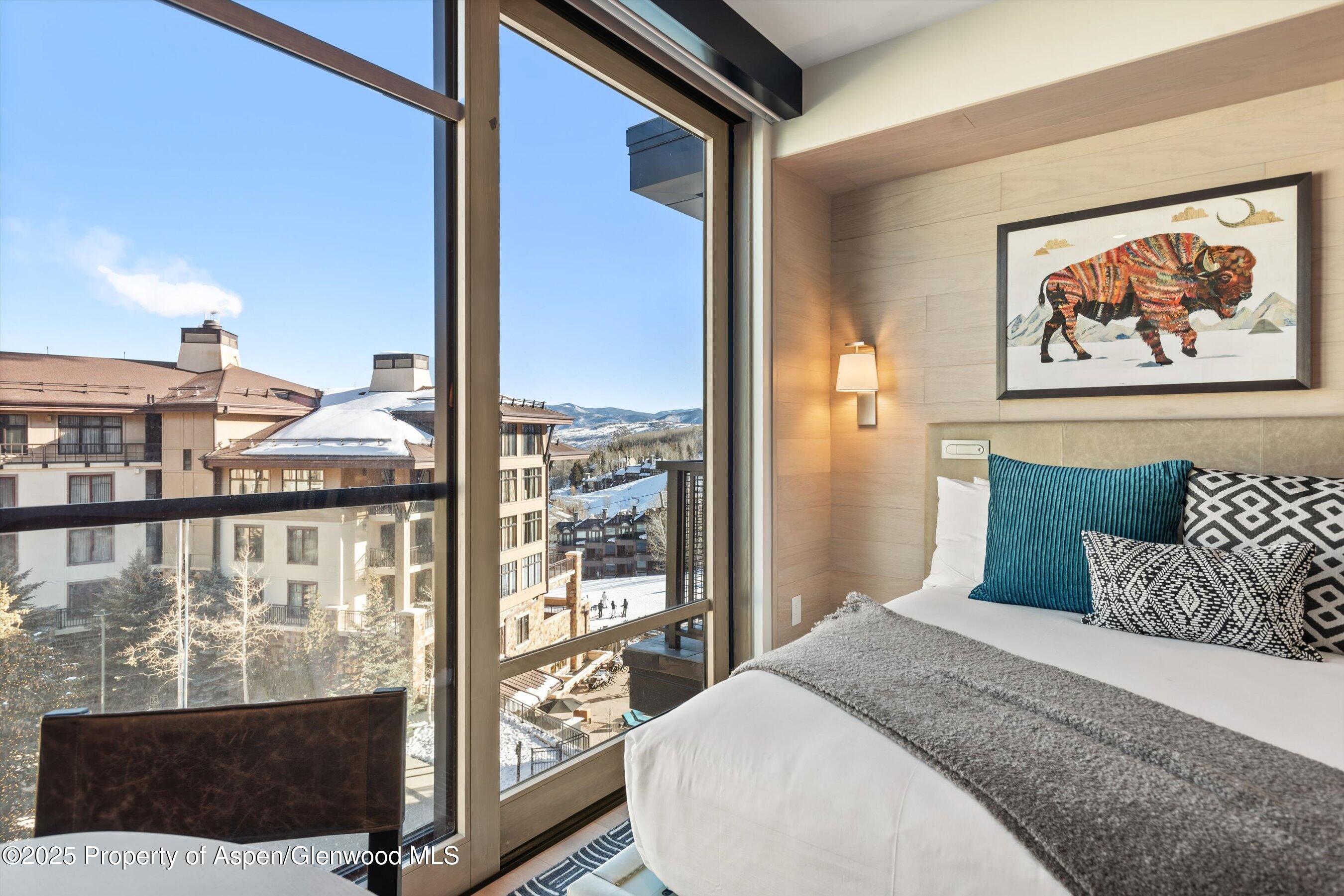 130 Wood Road 560-562