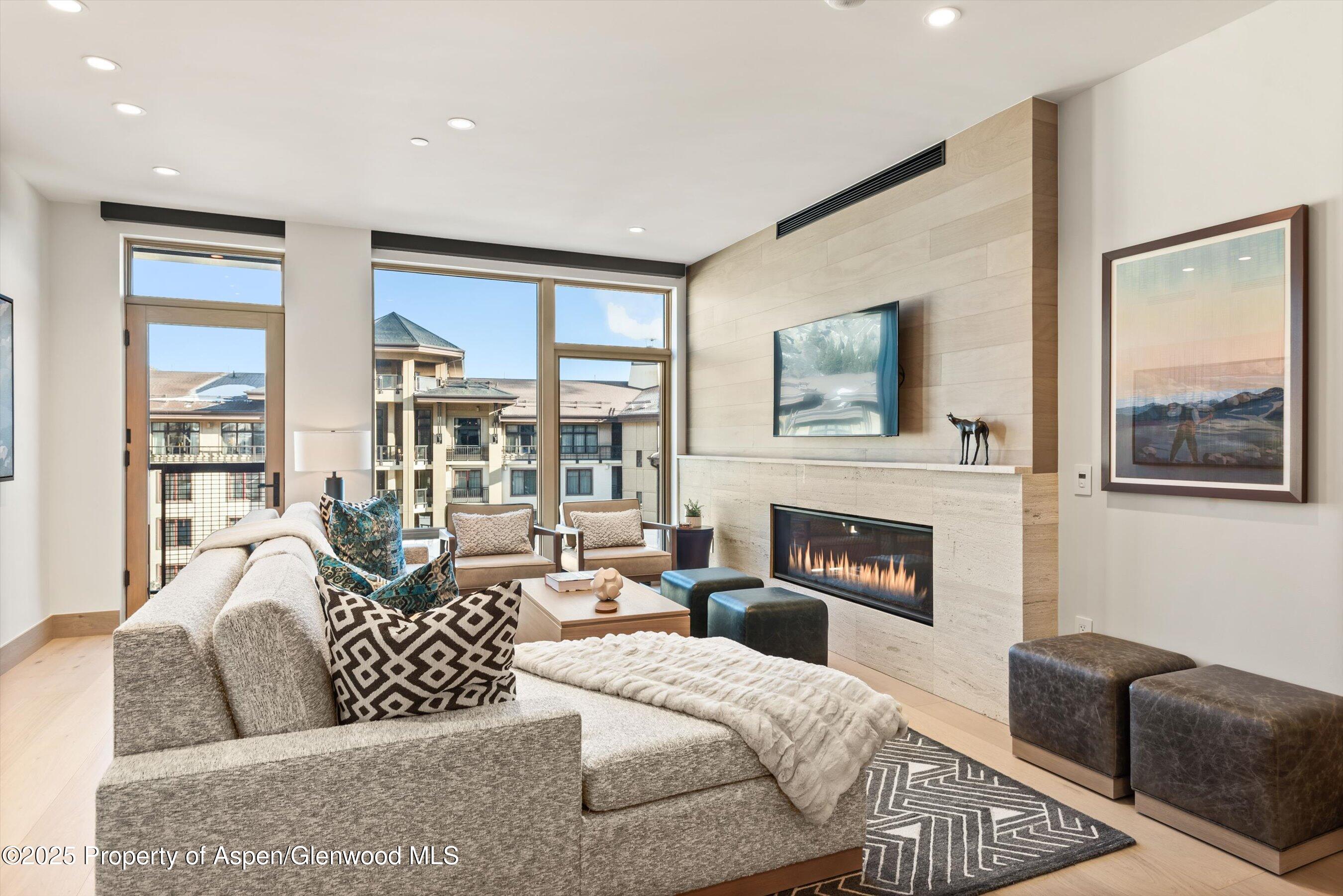 130 Wood Road 560-562