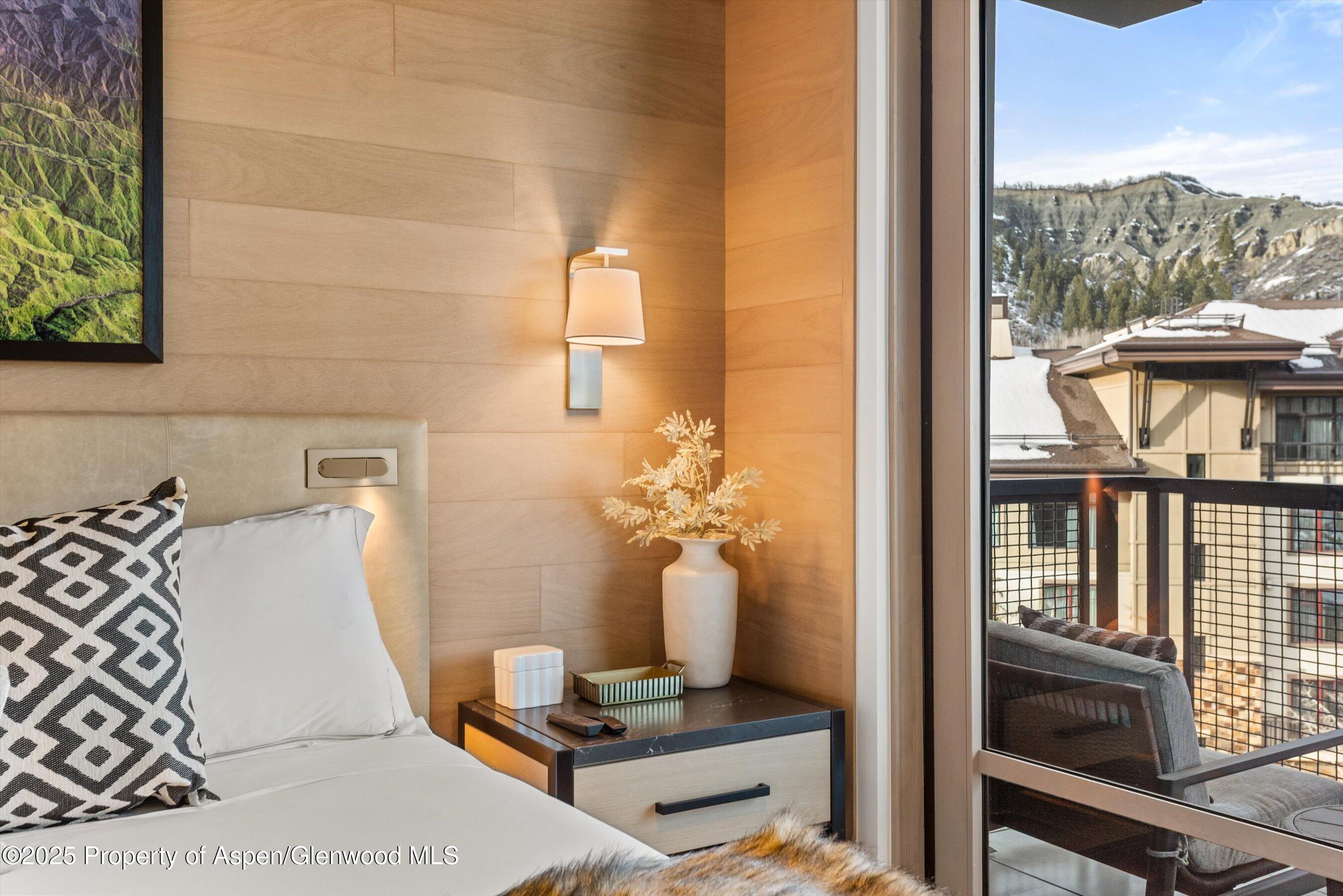 130 Wood Road 560-562