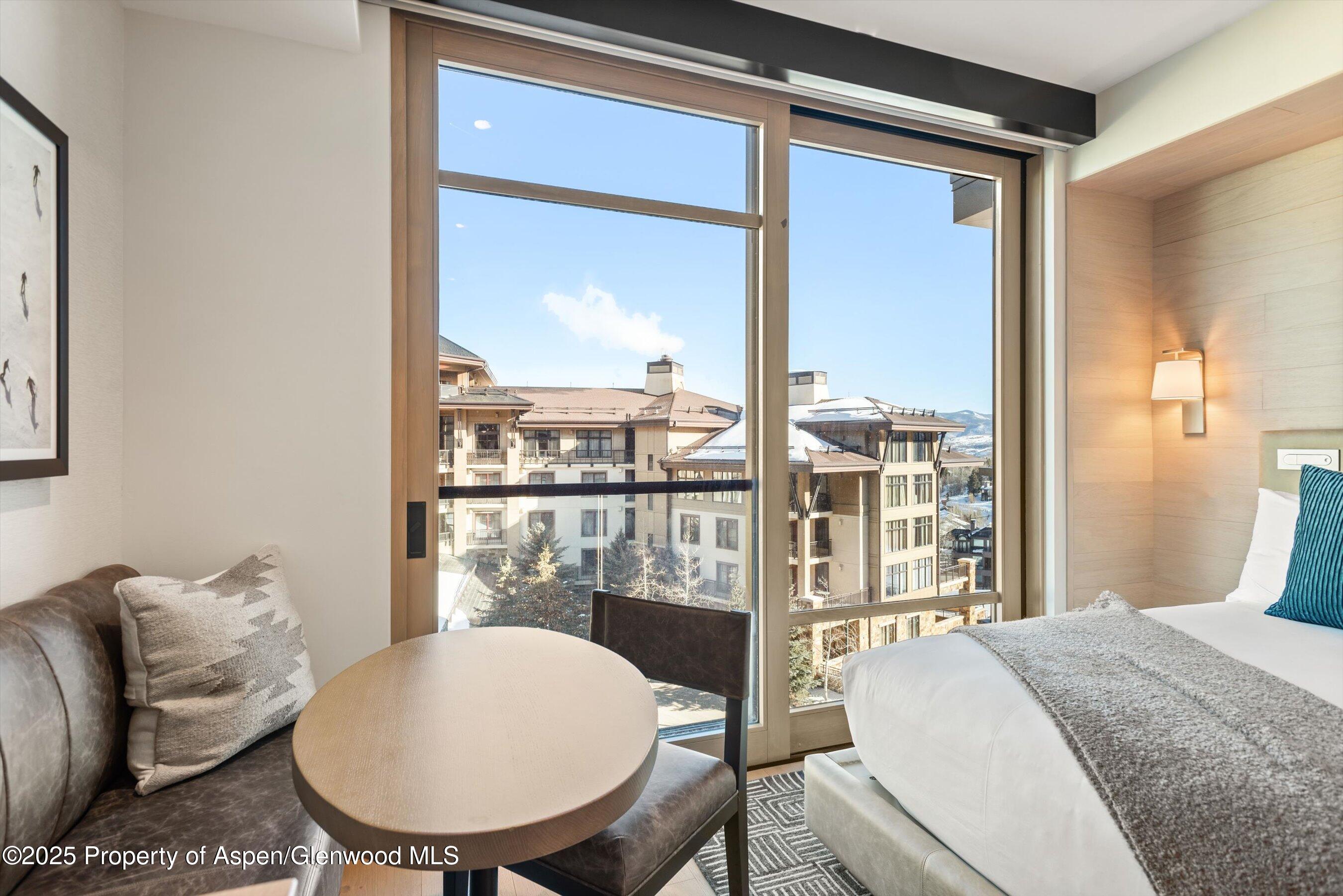 130 Wood Road 560-562