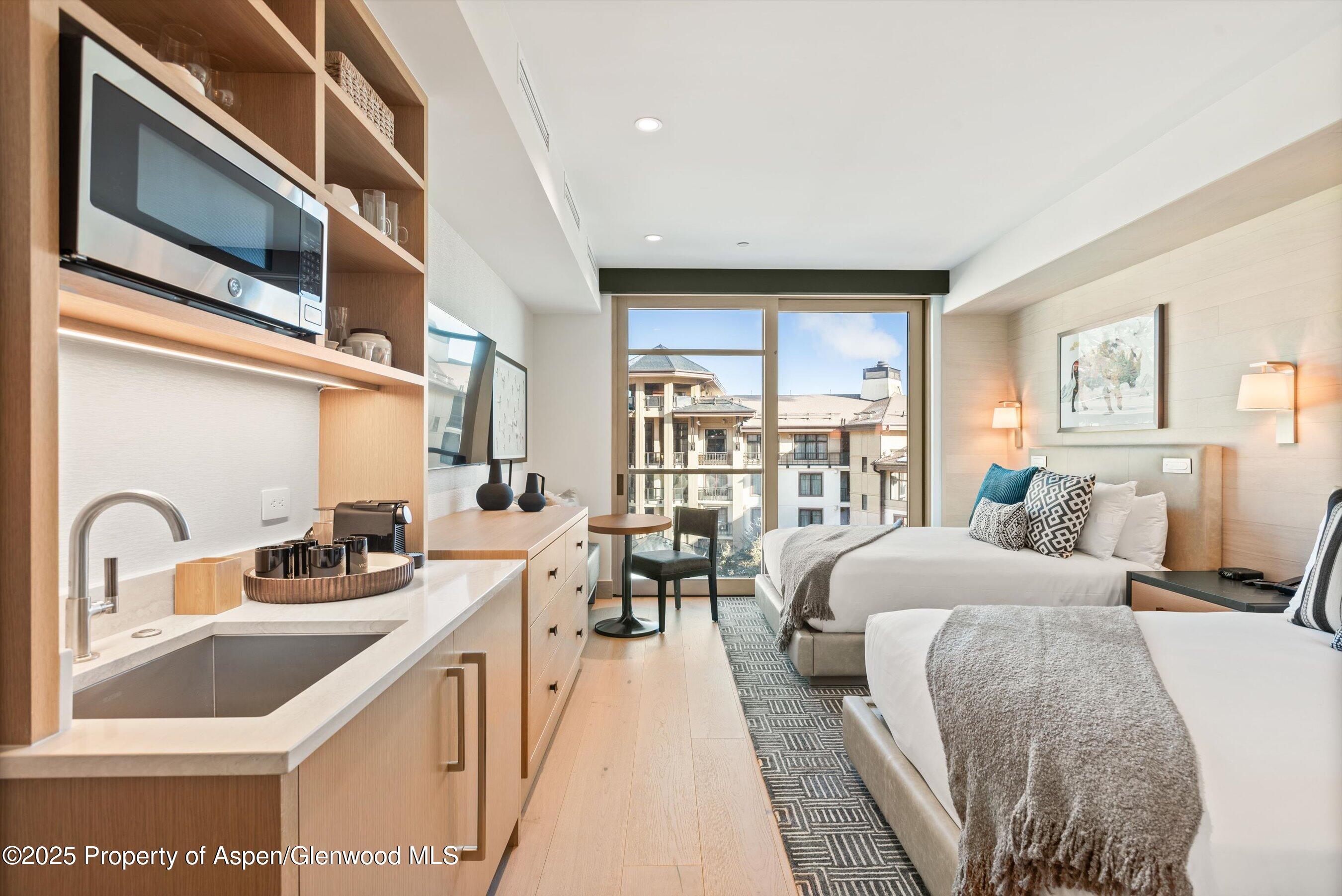 130 Wood Road 560-562