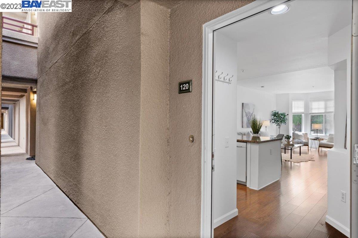 320 Caldecott Ln Unit: 120