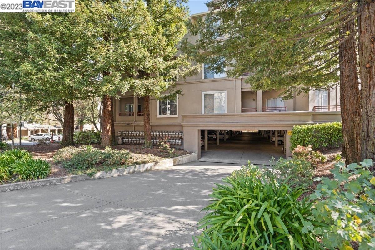 320 Caldecott Ln Unit: 120