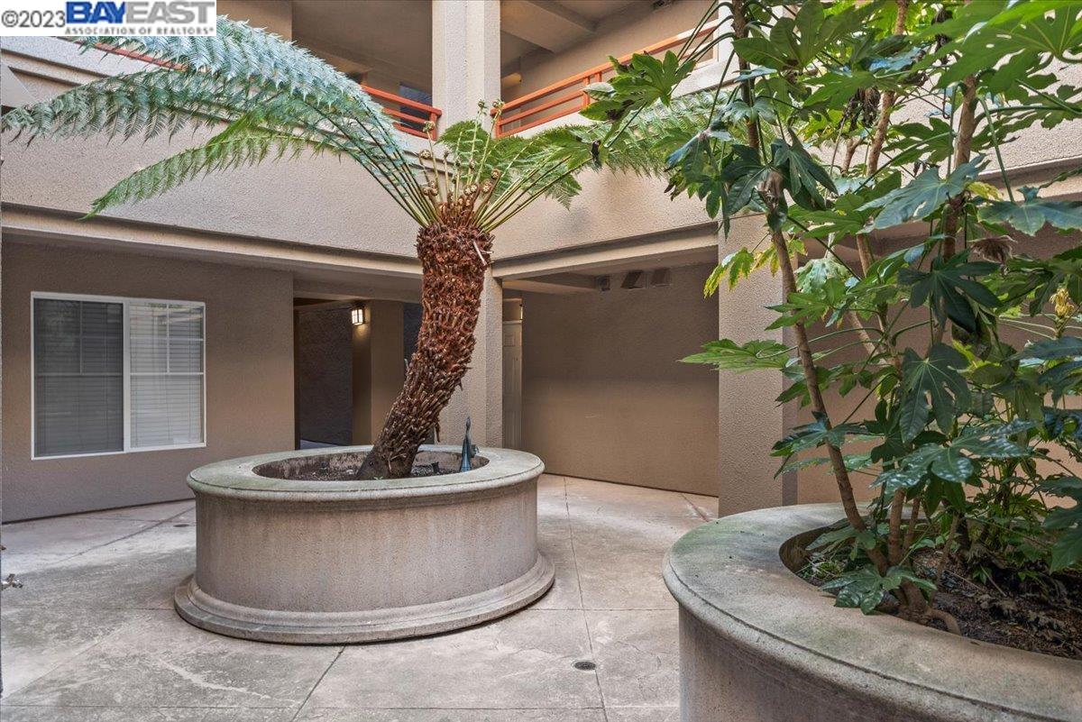 320 Caldecott Ln Unit: 120