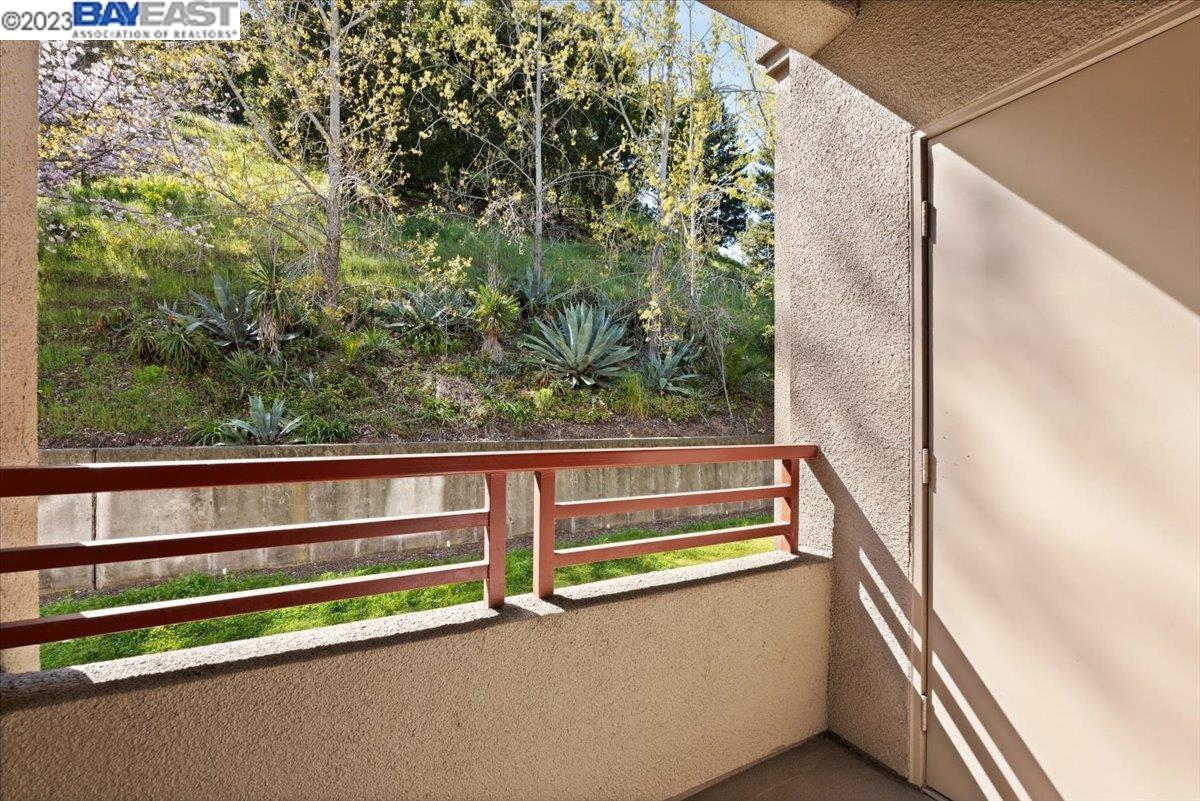 320 Caldecott Ln Unit: 120