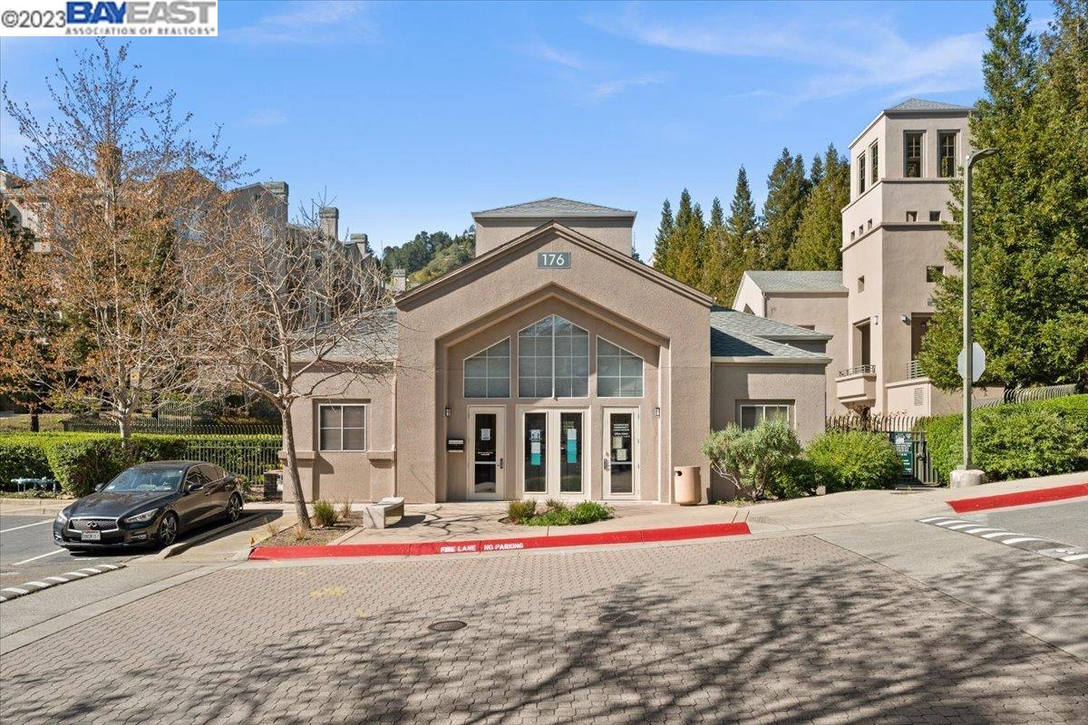 320 Caldecott Ln Unit: 120