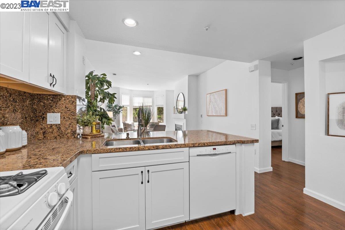 320 Caldecott Ln Unit: 120