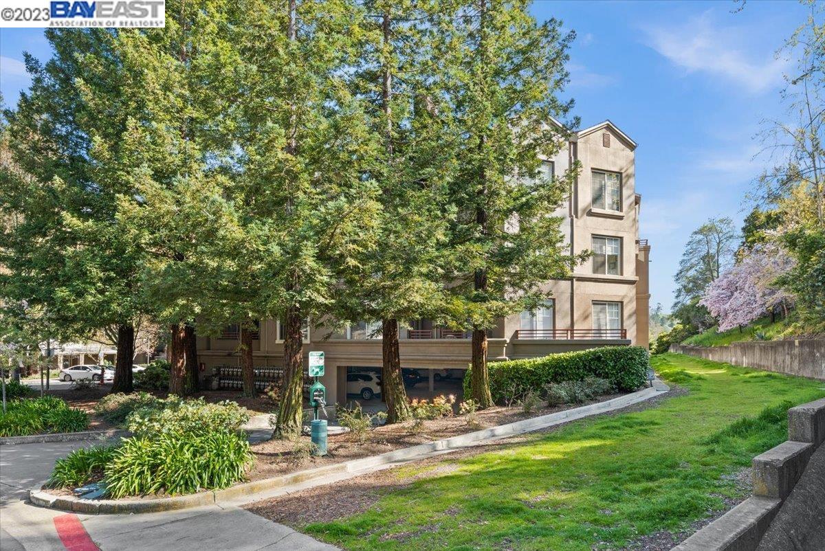 320 Caldecott Ln Unit: 120