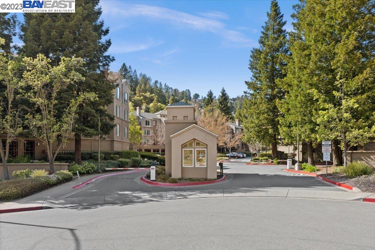 320 Caldecott Ln Unit: 120