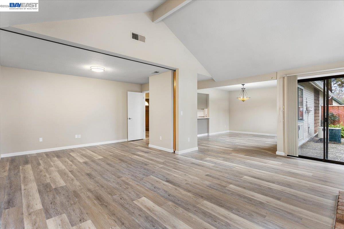 1135 Tiffany Lane