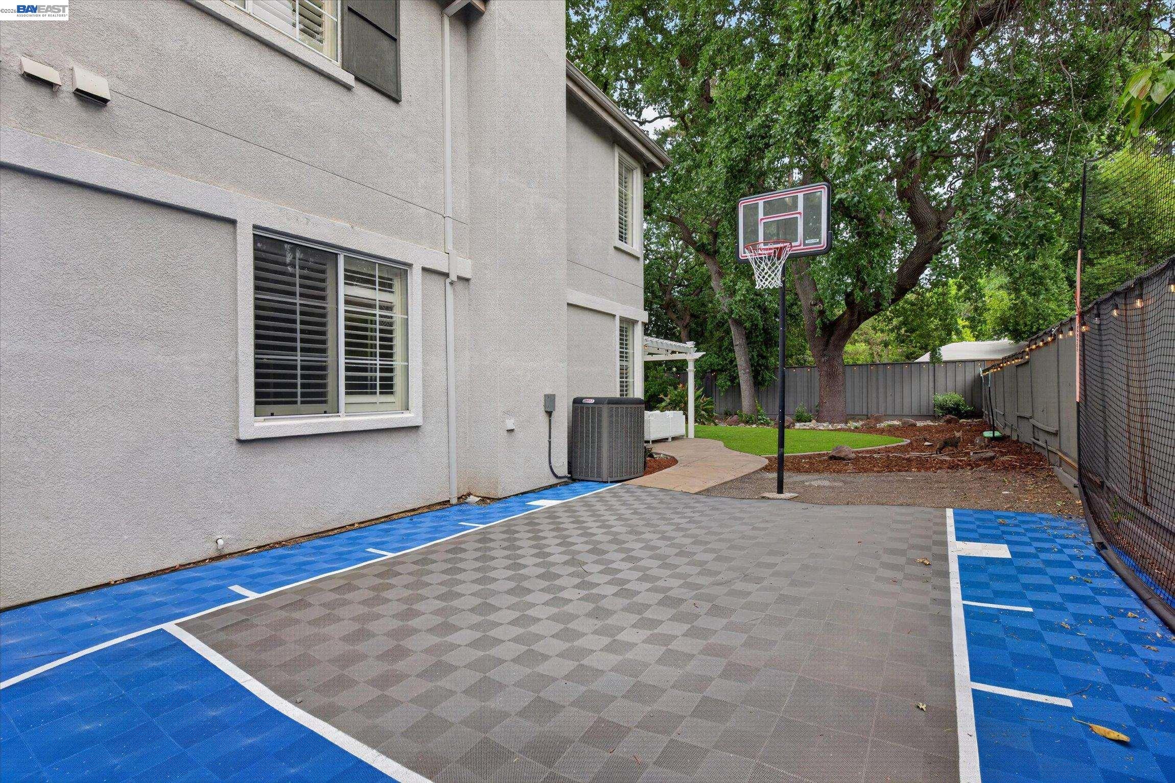 192 Mayhew Way