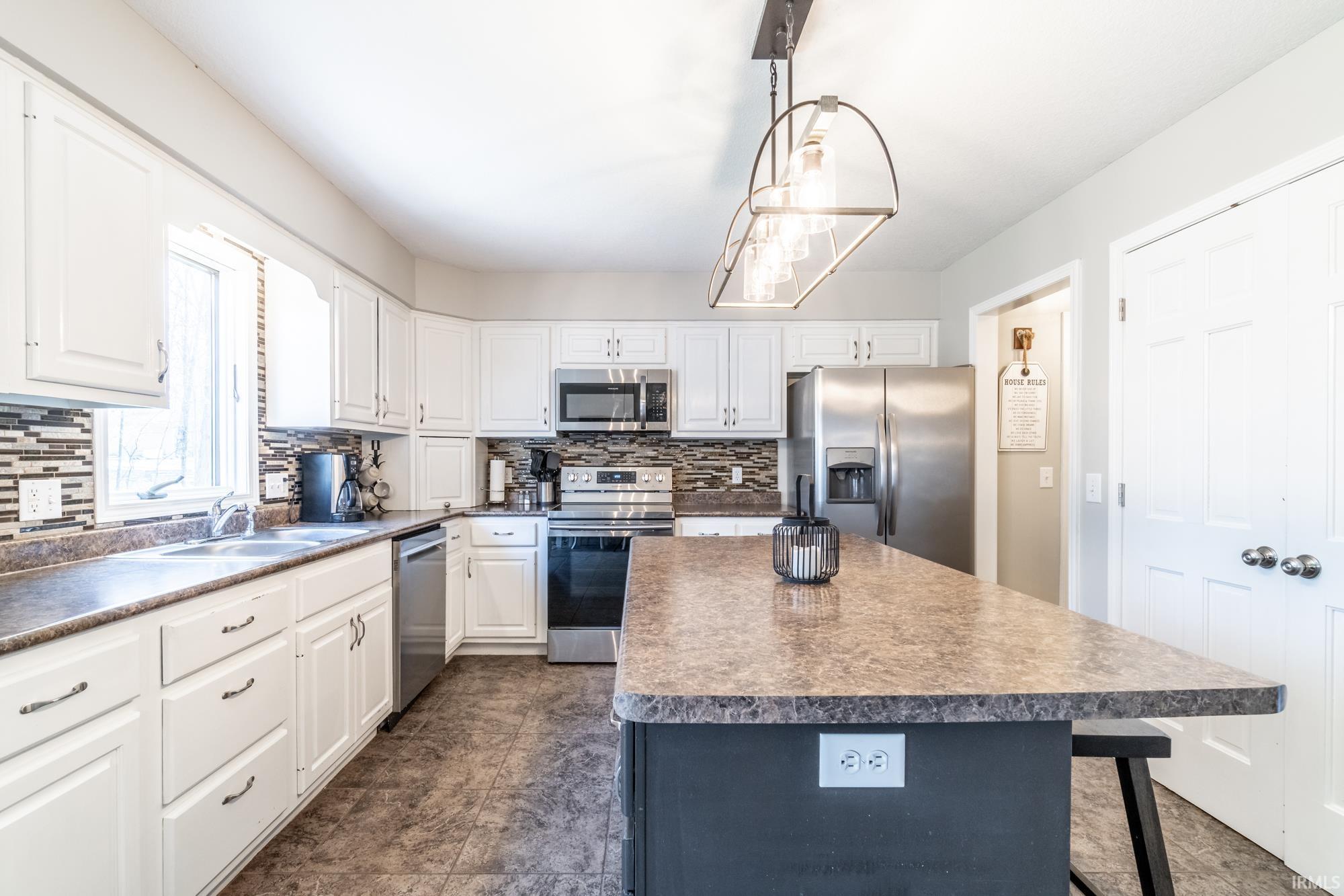 902 Hemingford Court