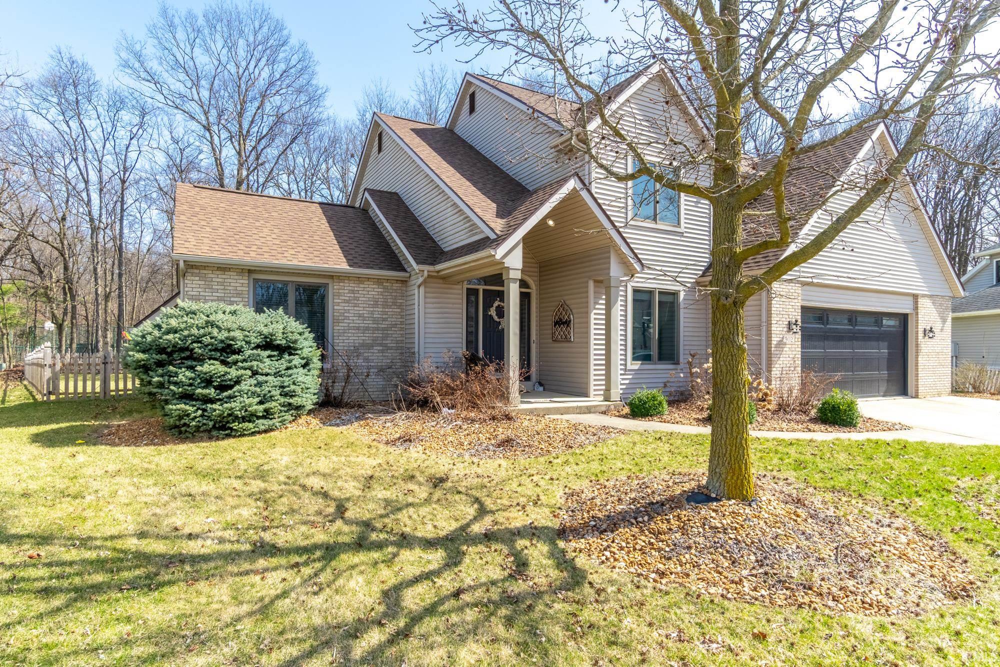 902 Hemingford Court