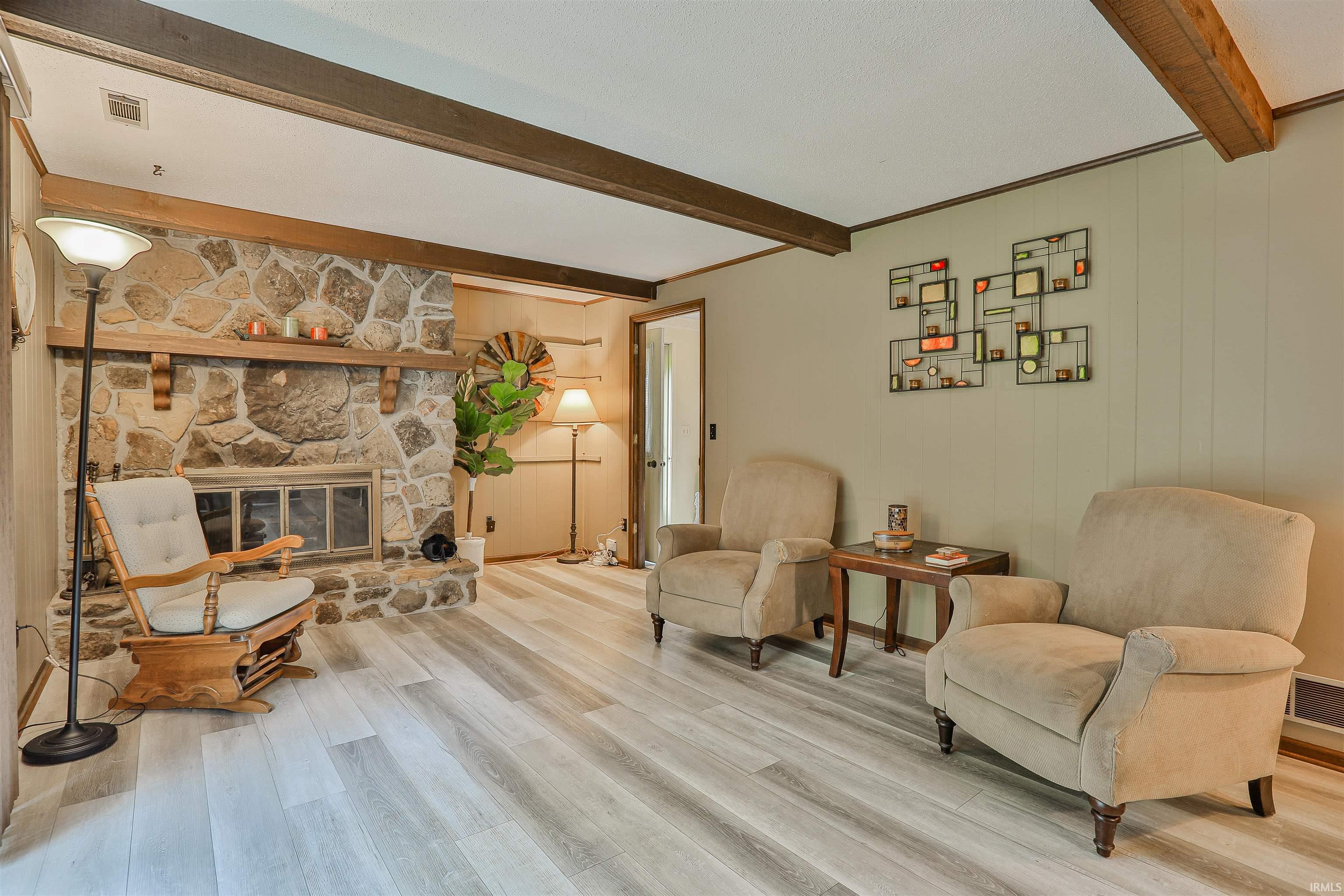1402 Ivy Court
