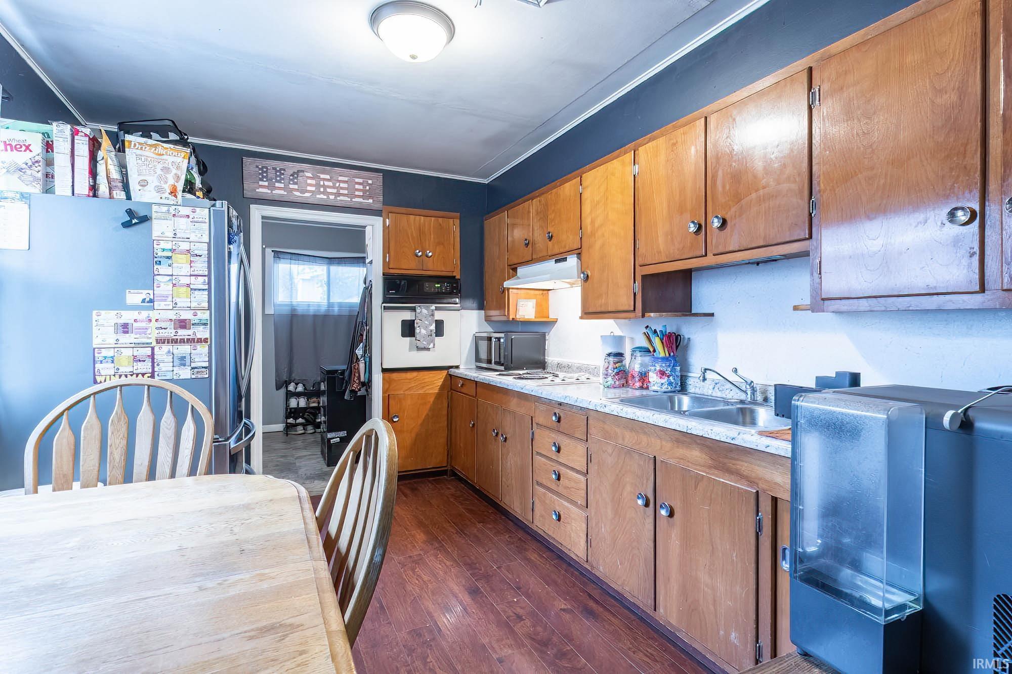 304 W Narrow Street