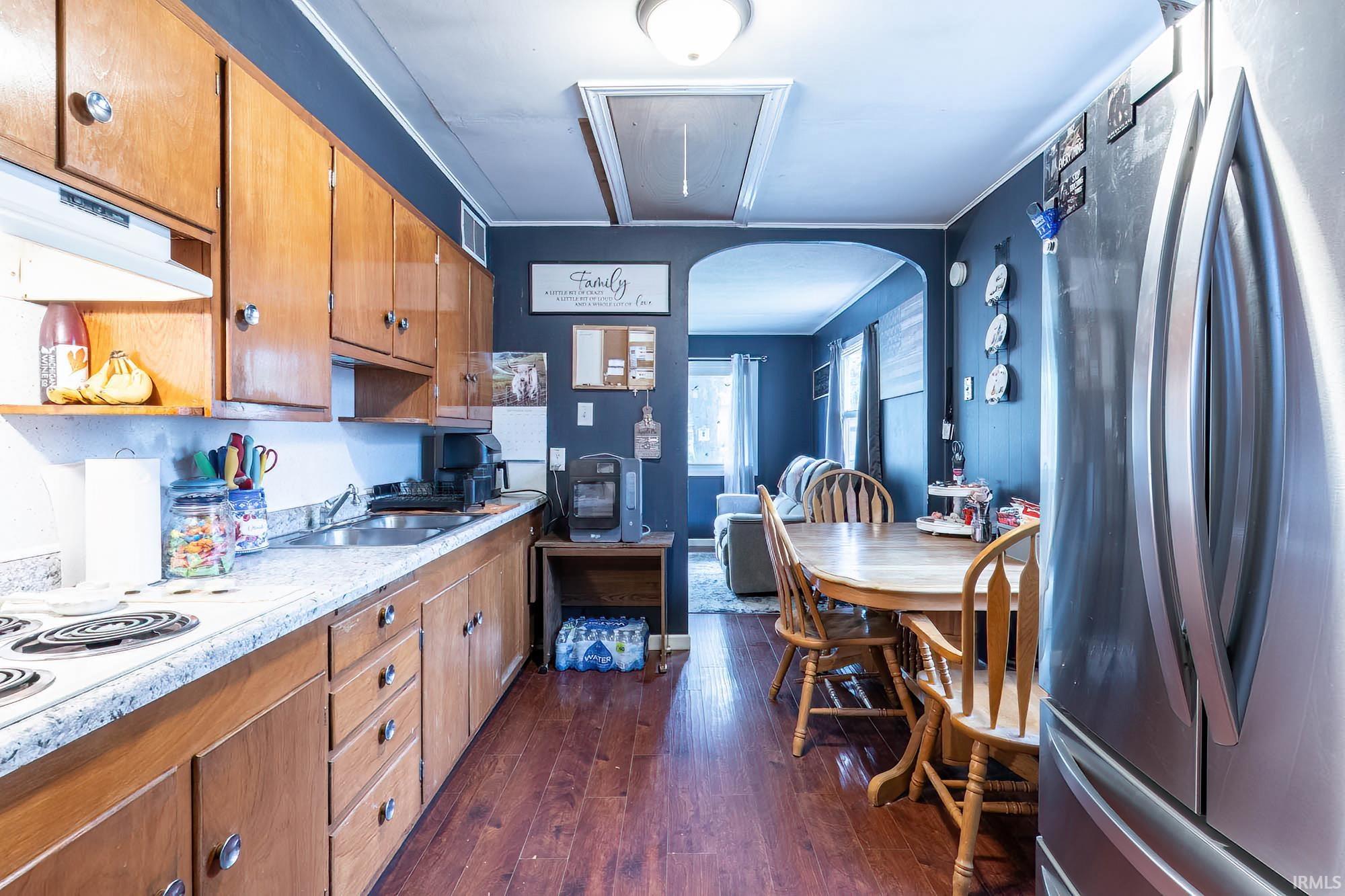 304 W Narrow Street