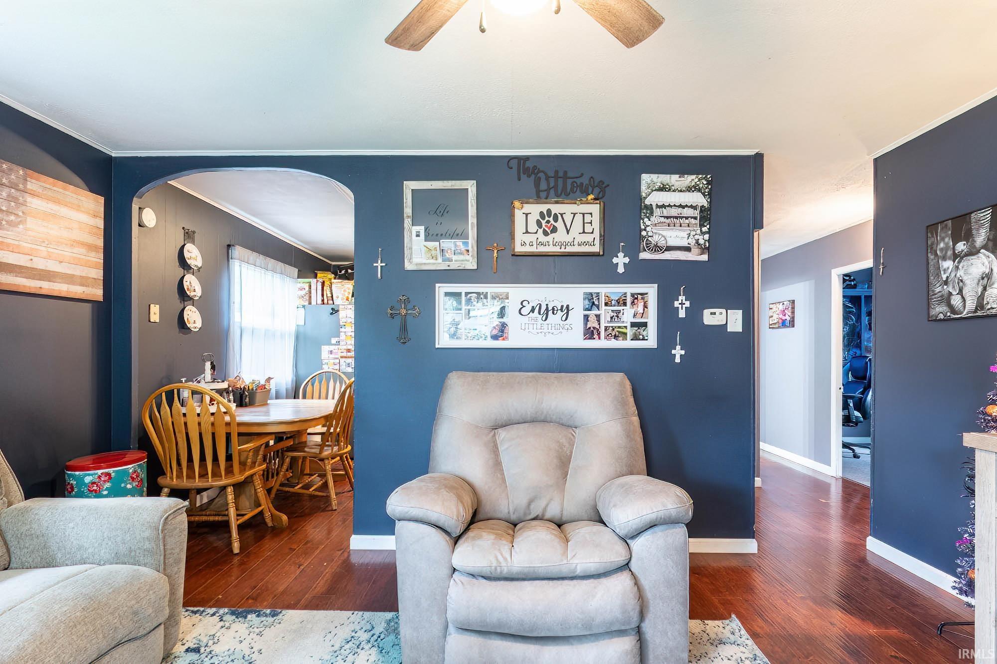 304 W Narrow Street